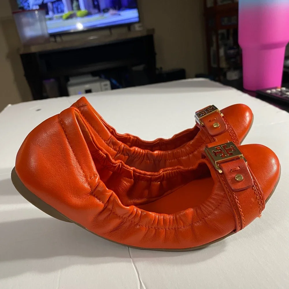 Tory Burch Ambrose Gold Logo Reva Cap‎ Toe Ballet Flats Orange Leather Size 5.5
